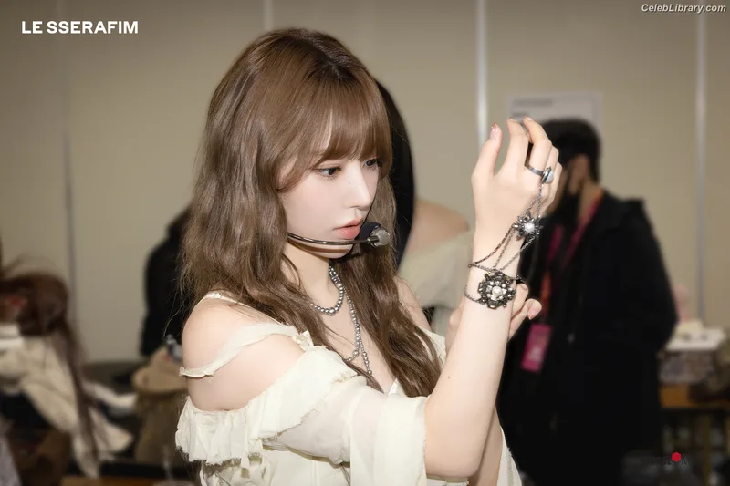 Sakura Miyawaki 宮脇 咲良  LESSERAFIM photo 9 of 730