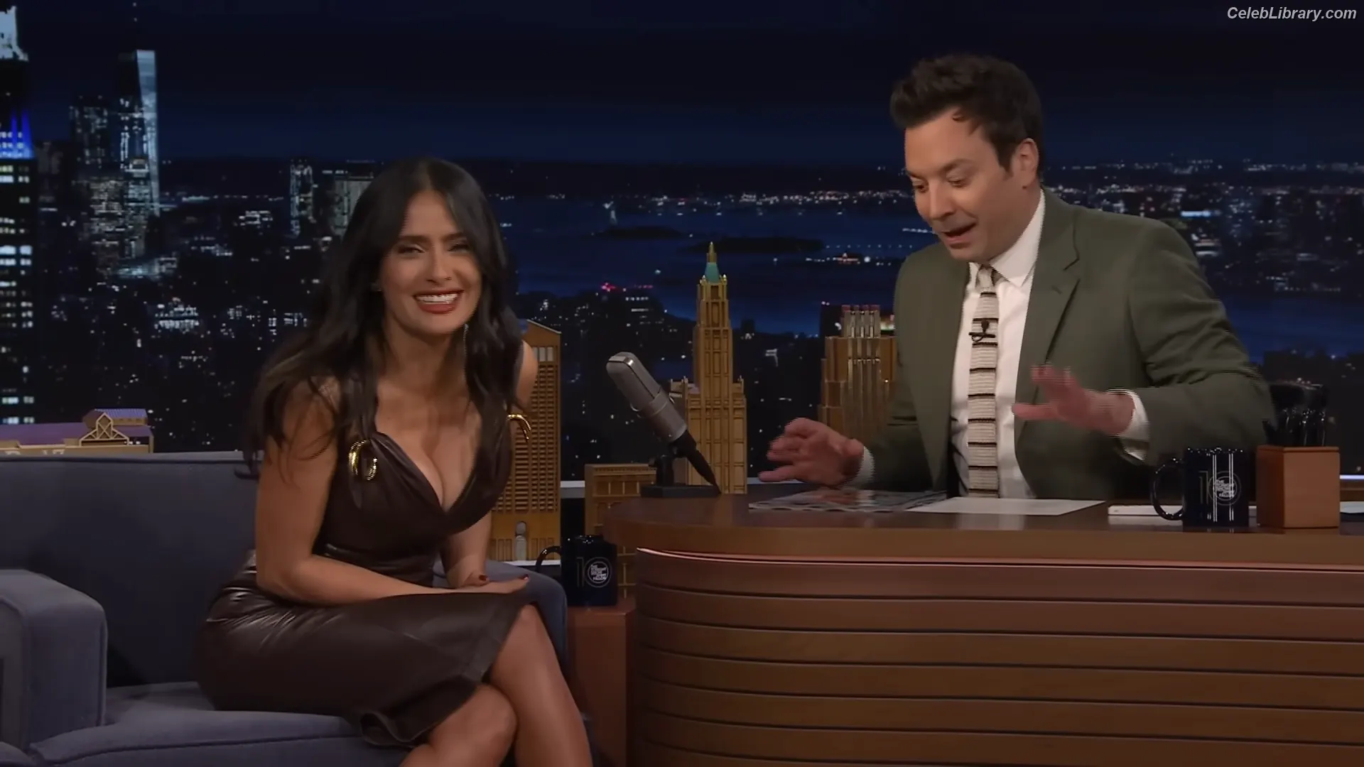 Salma Hayek photo 17 of 3054