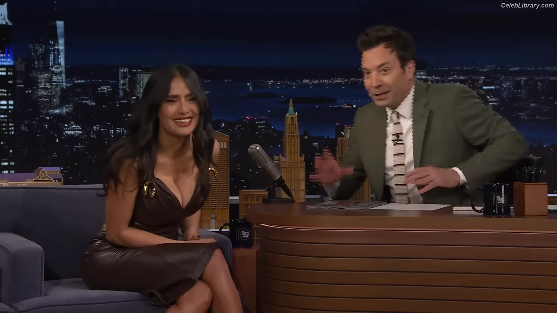 Salma Hayek photo 18 of 3054