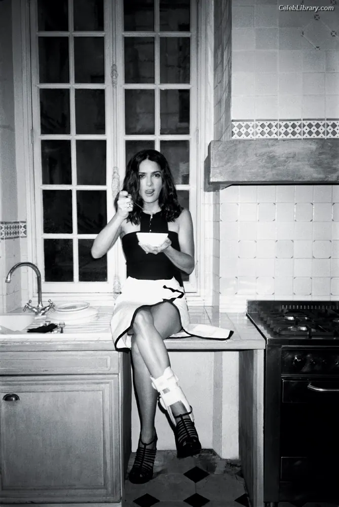 Salma Hayek photo 18 of 3054