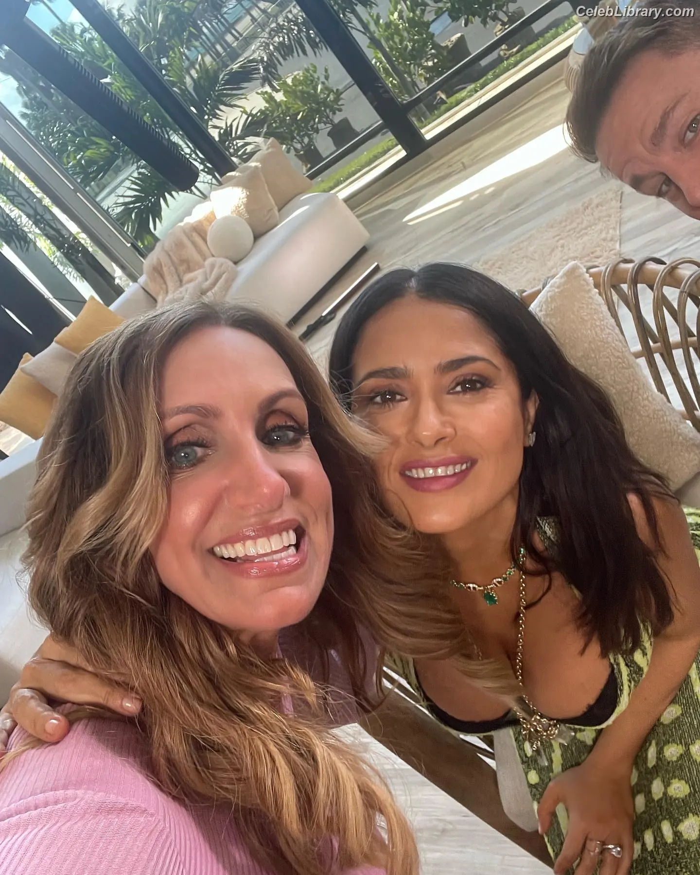 Salma Hayek photo 4 of 3054