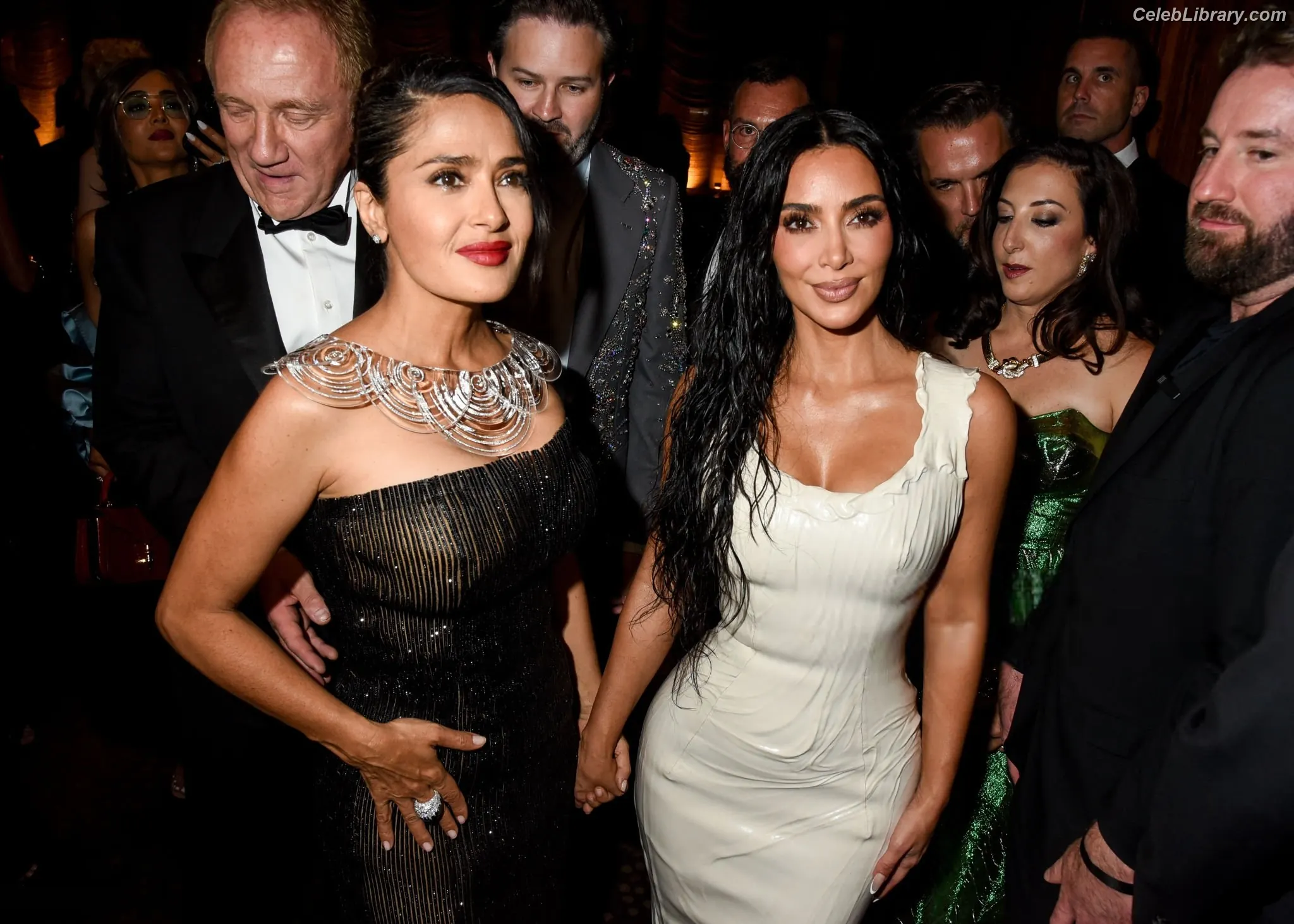 Salma Hayek photo 24 of 3054