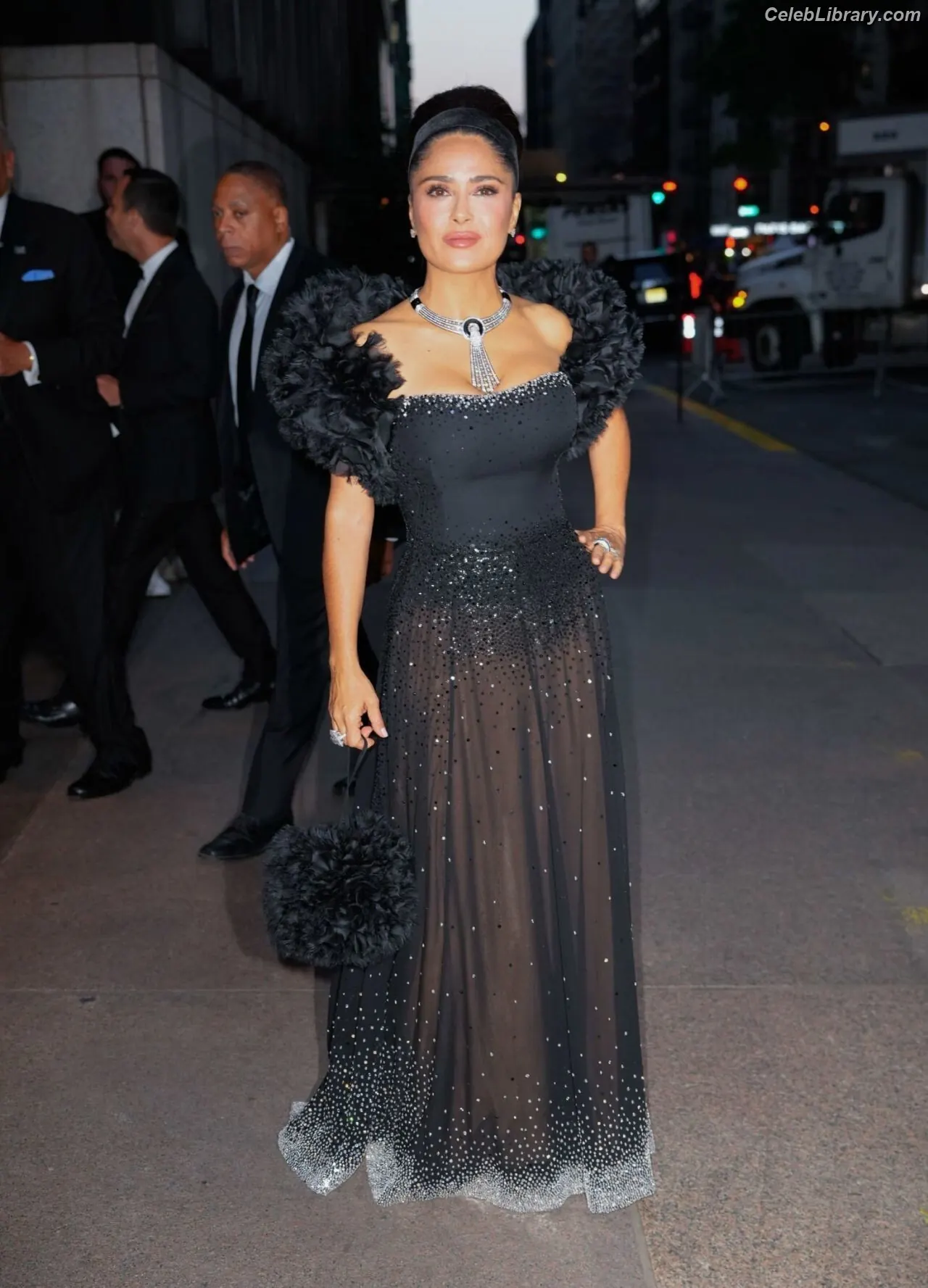 Salma Hayek photo 7 of 3054
