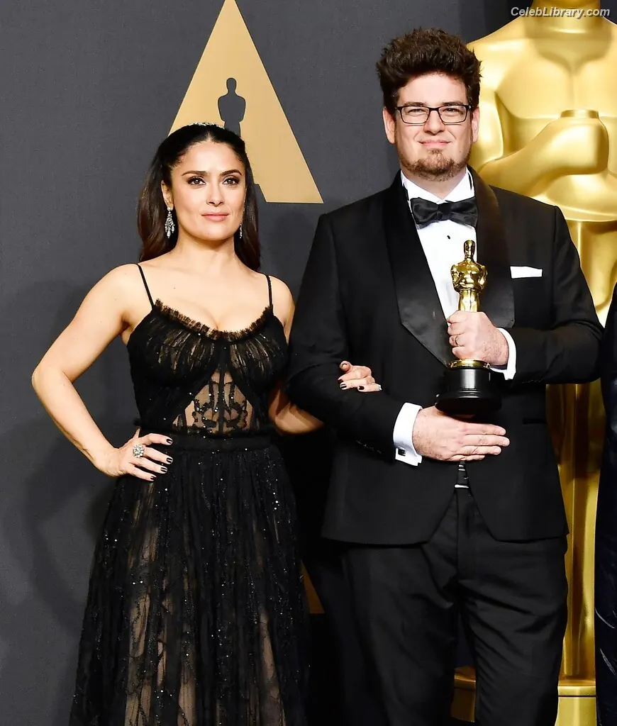 Salma Hayek photo 12 of 3054