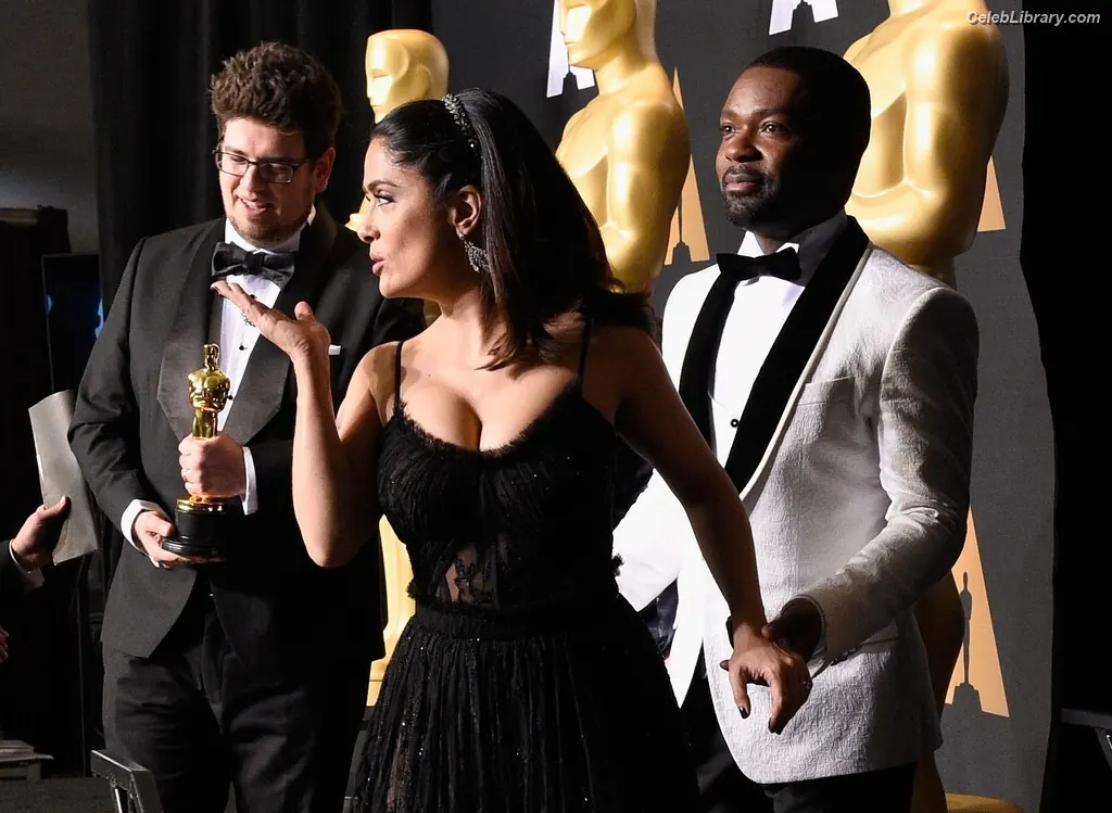 Salma Hayek photo 21 of 3054