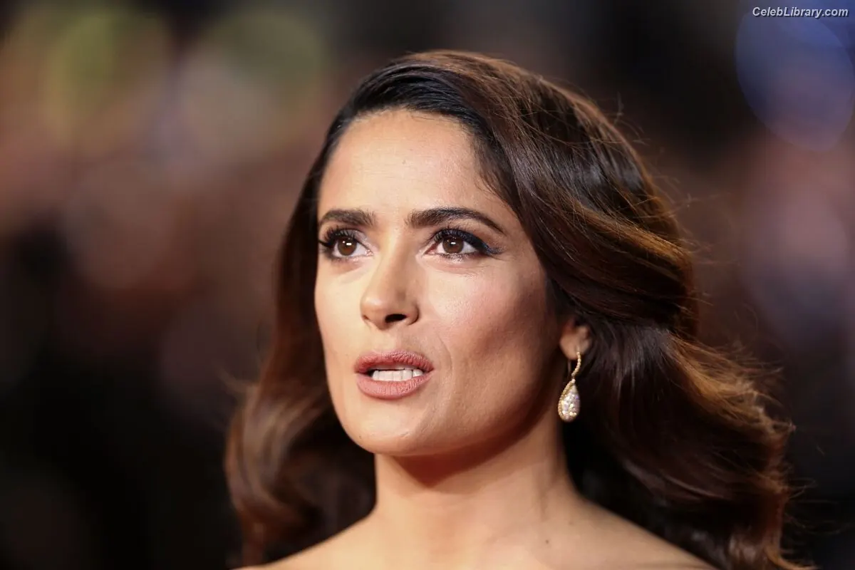 Salma Hayek photo 6 of 3054