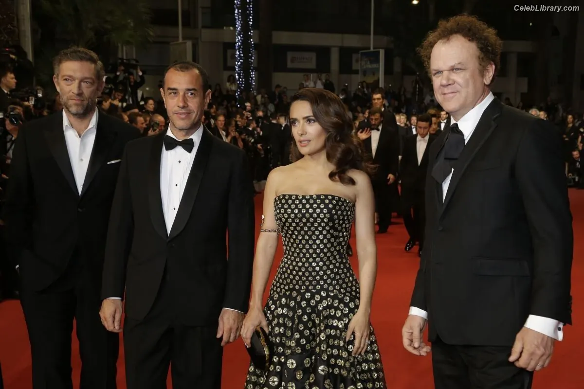 Salma Hayek photo 10 of 3054