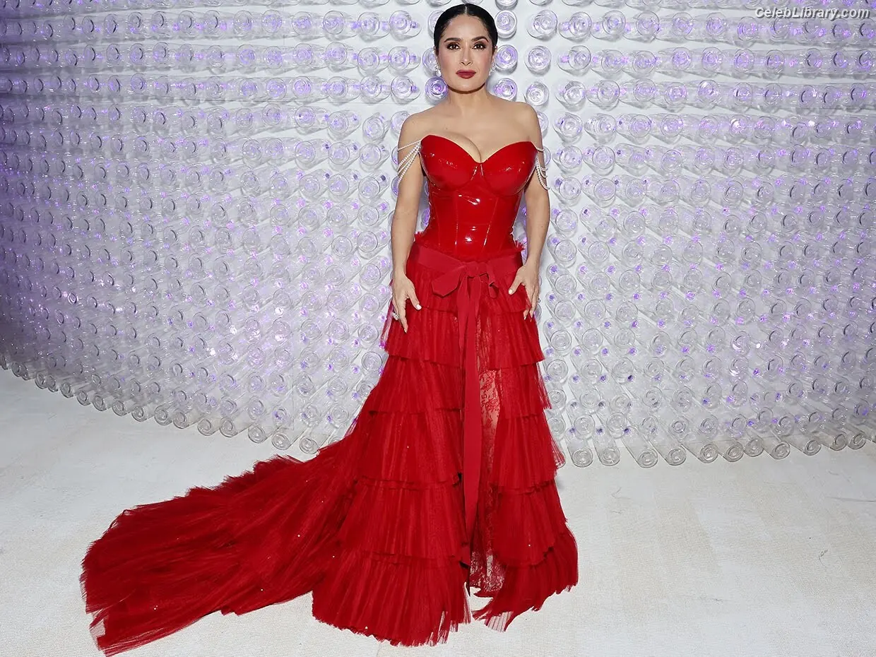 Salma Hayek photo 19 of 3054