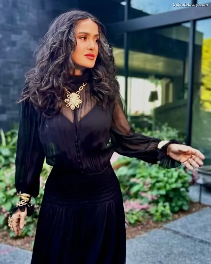 Salma Hayek photo 6 of 3054