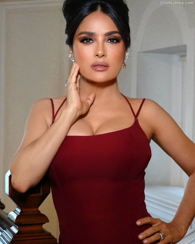 Salma Hayek photo 4 of 3053
