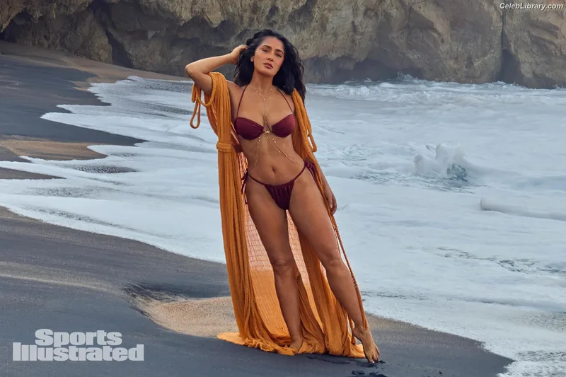 Salma Hayek photo 6 of 3053