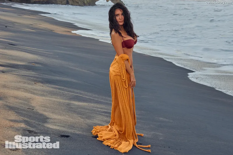 Salma Hayek photo 7 of 3053