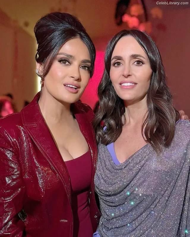 Salma Hayek photo 6 of 3053