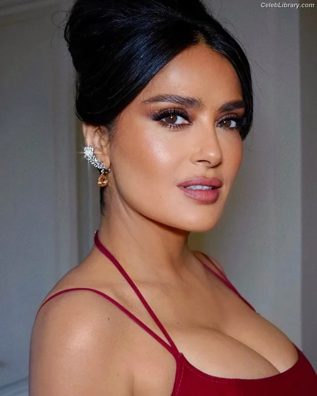 Salma Hayek photo 16 of 3053