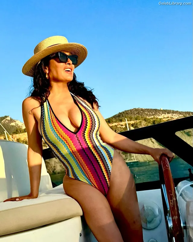 Salma Hayek photo 6 of 3053