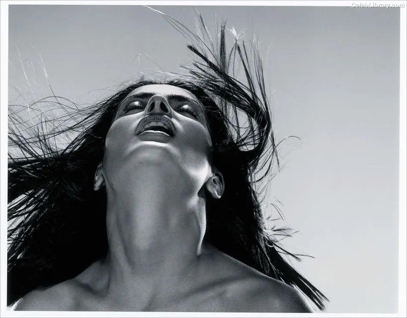 Salma Hayek photo 5 of 3053