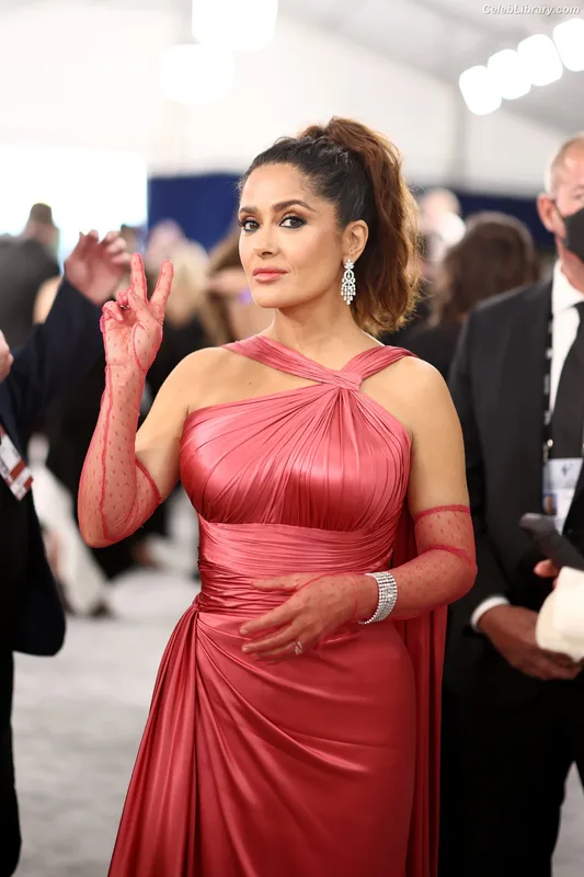 Salma Hayek photo 24 of 3053