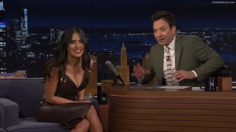 Salma Hayek photo 18 of 3053