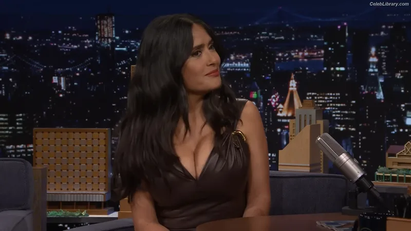 Salma Hayek photo 19 of 3053