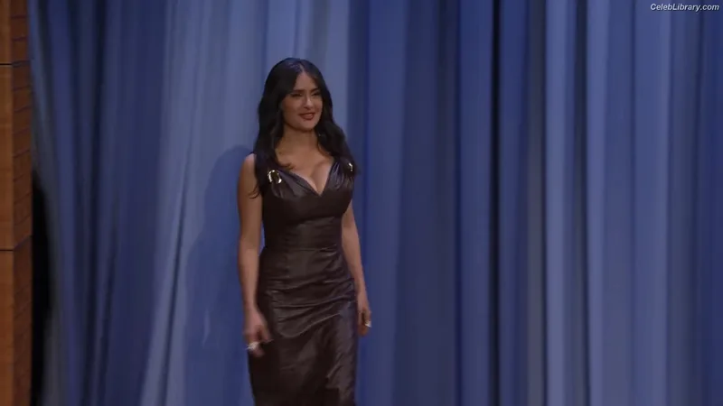 Salma Hayek photo 20 of 3053