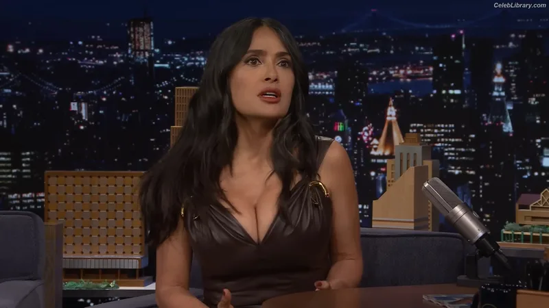 Salma Hayek photo 23 of 3053