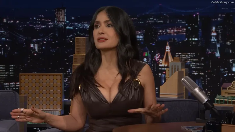 Salma Hayek photo 1 of 3053