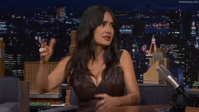 Salma Hayek photo 5 of 3053