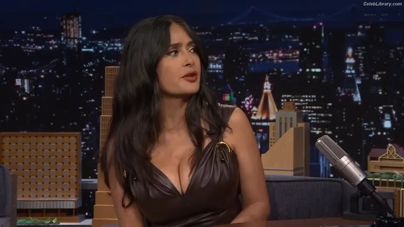 Salma Hayek photo 7 of 3053