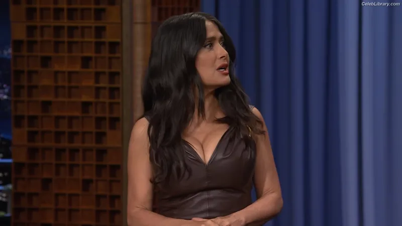 Salma Hayek photo 9 of 3053
