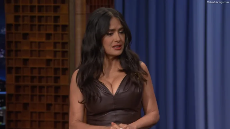 Salma Hayek photo 10 of 3053