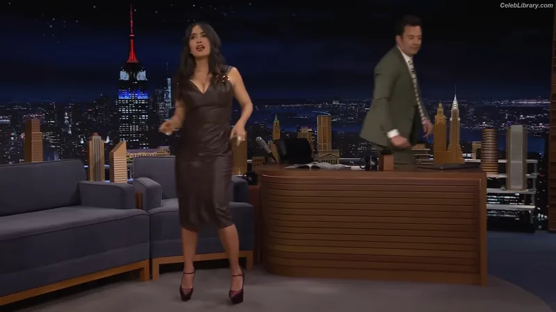 Salma Hayek photo 12 of 3053