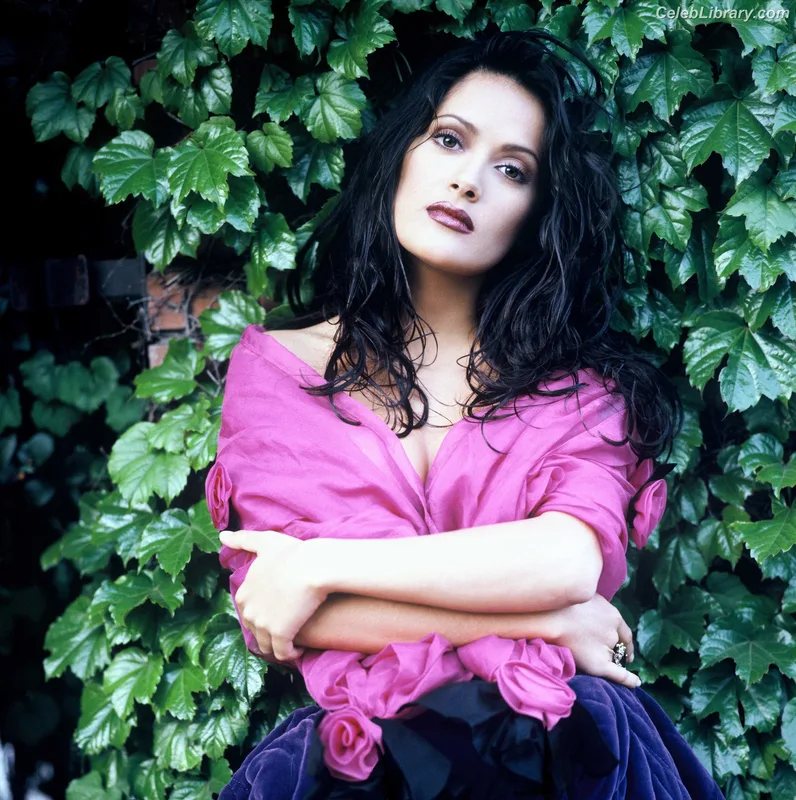Salma Hayek photo 4 of 3053