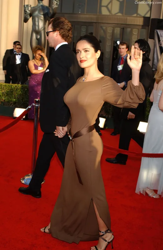 Salma Hayek photo 1 of 3053