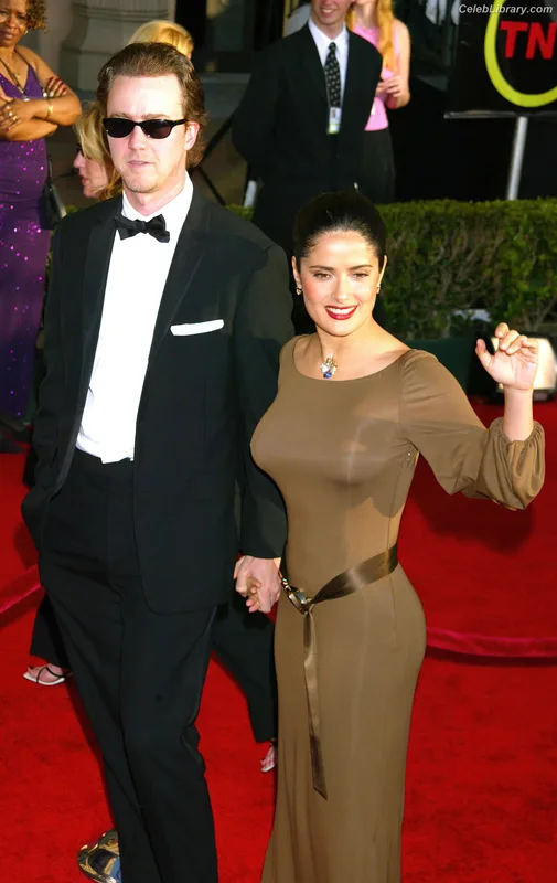 Salma Hayek photo 2 of 3053