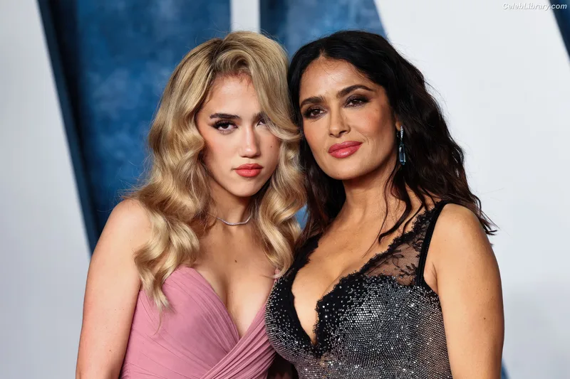 Salma Hayek photo 13 of 3053