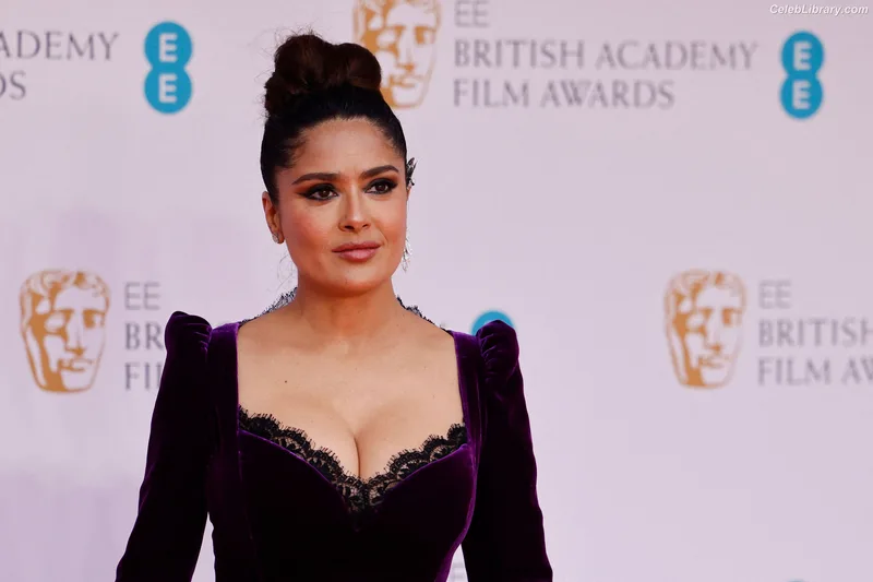Salma Hayek photo 10 of 3053