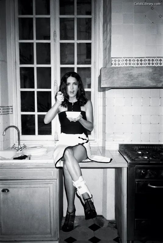 Salma Hayek photo 18 of 3053