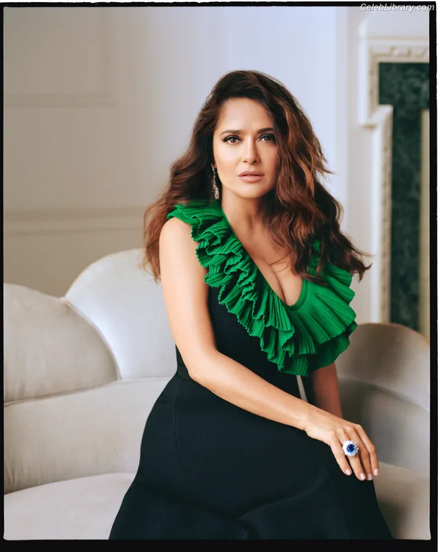 Salma Hayek photo 24 of 3053