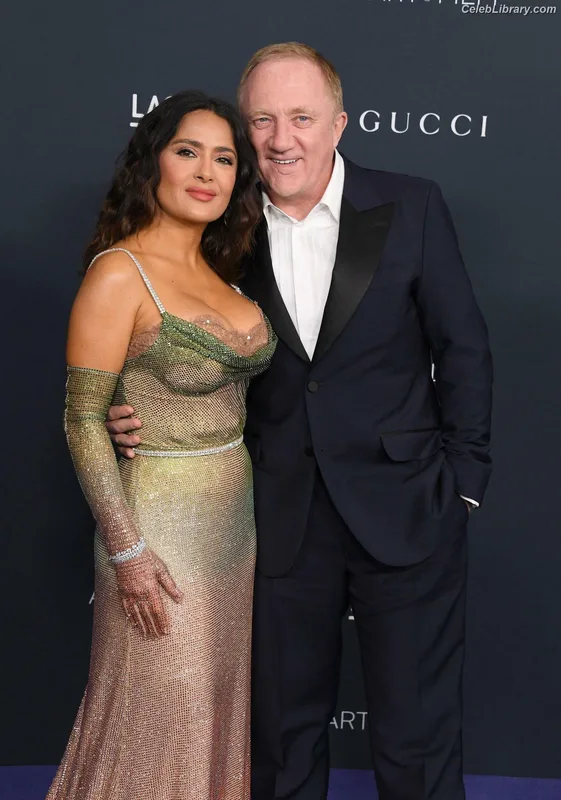Salma Hayek photo 19 of 3053
