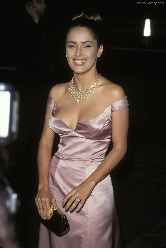 Salma Hayek photo 13 of 3053