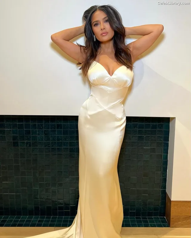 Salma Hayek photo 14 of 3053