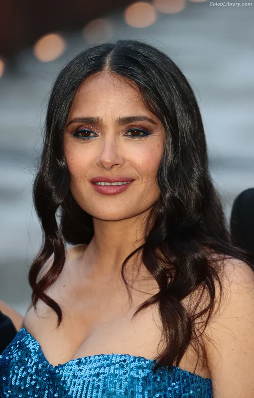 Salma Hayek photo 19 of 3053