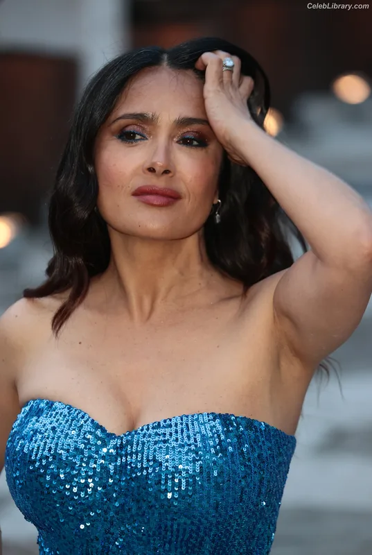 Salma Hayek photo 20 of 3053