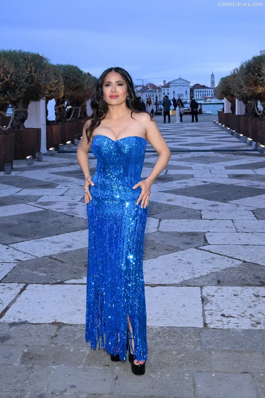 Salma Hayek photo 4 of 3053