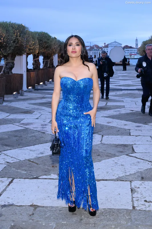 Salma Hayek photo 7 of 3053