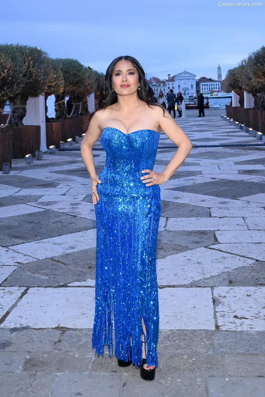 Salma Hayek photo 9 of 3053