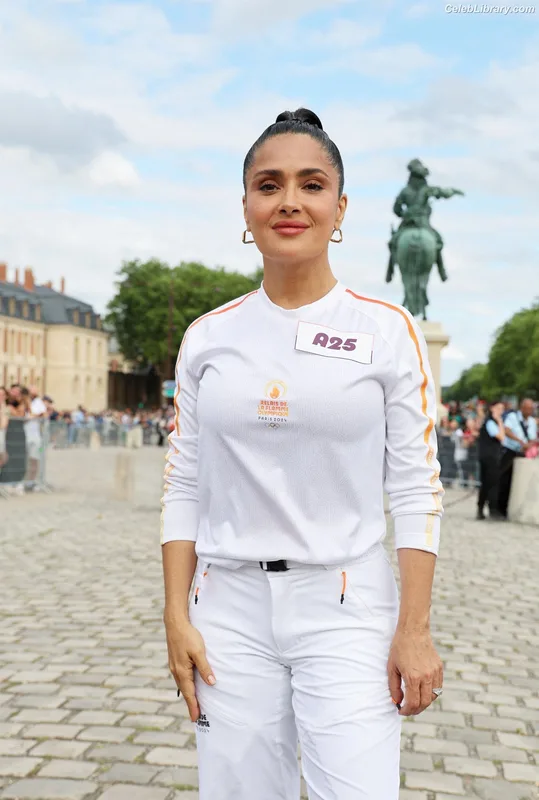 Salma Hayek photo 21 of 3053