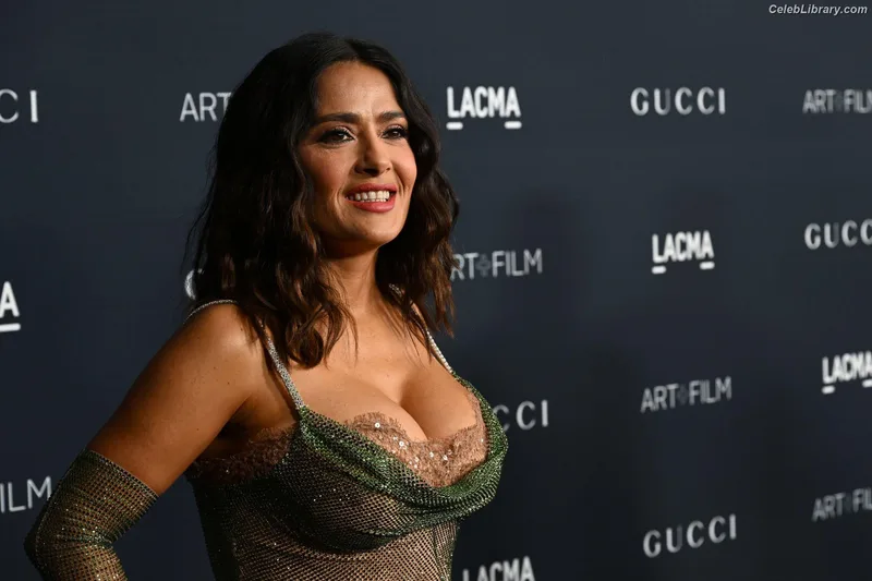 Salma Hayek photo 6 of 3053