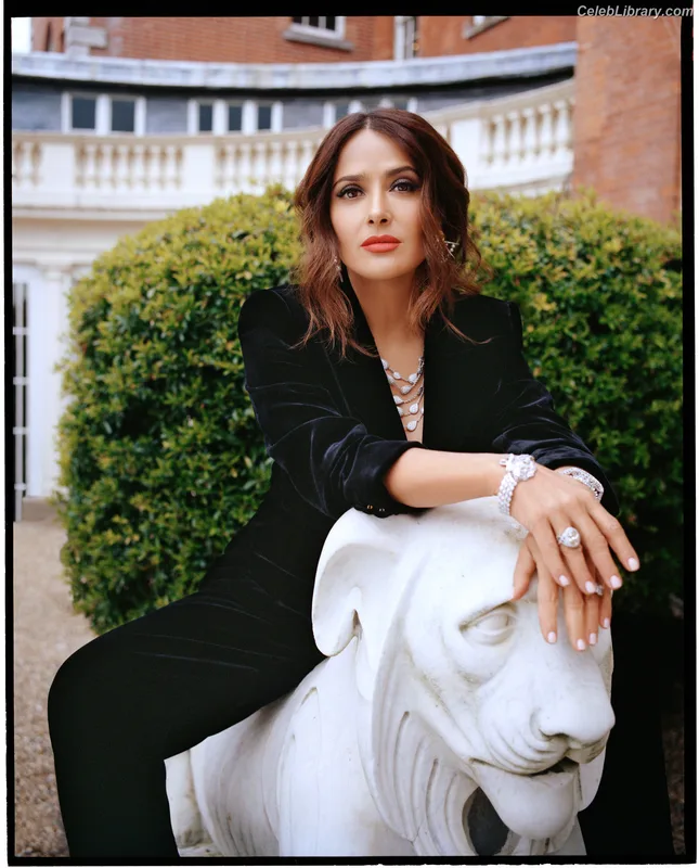 Salma Hayek photo 10 of 3053