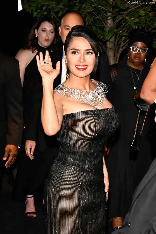 Salma Hayek photo 16 of 3053